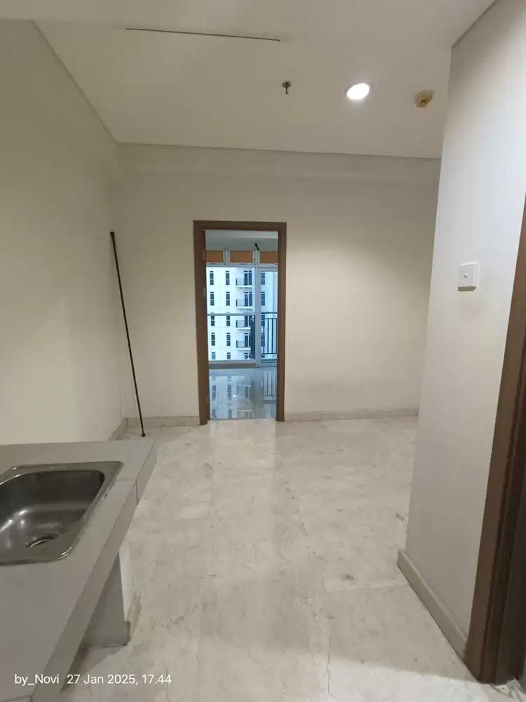disewakan 1BR unfurnished Apt. Puri Orchard lt tengah view pool