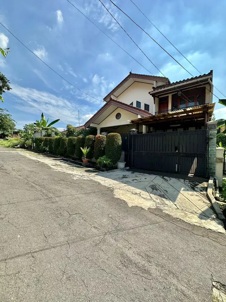 Rumah bagus 2 lantai hoek SHM semi furnished Pondok Labu Jaksel CL 078