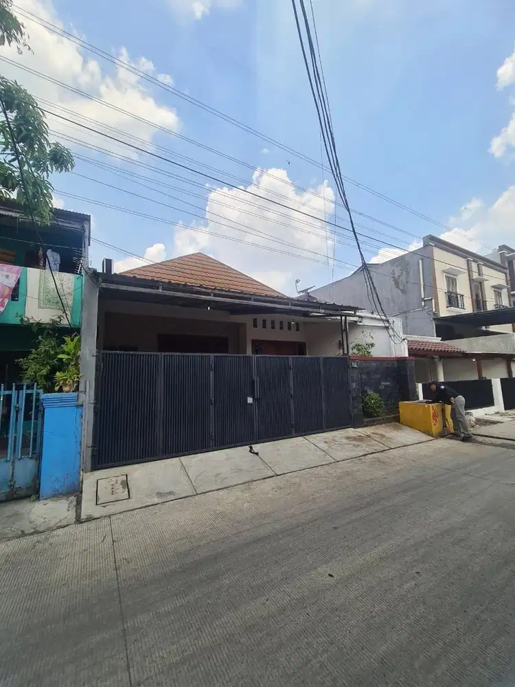 Rumah Siap Huni Akses Jalan 2 Mobil di Kemanv