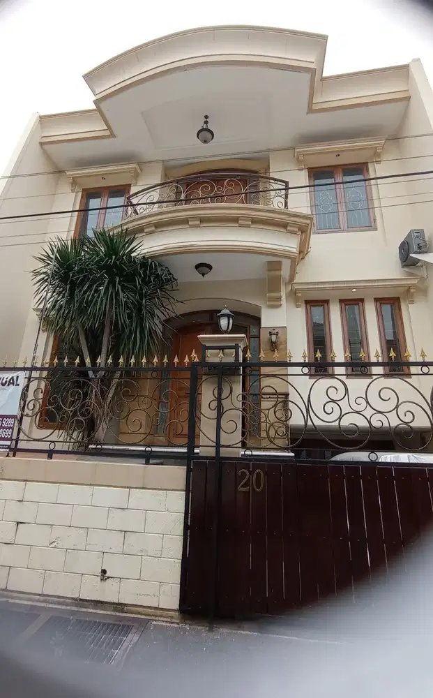 Dijual Rumah Cantik 3.5 Lantai Di Rawamangun