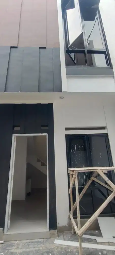 Di Jual Rumah Murah 2 lantai SHM di Jakarta Timur