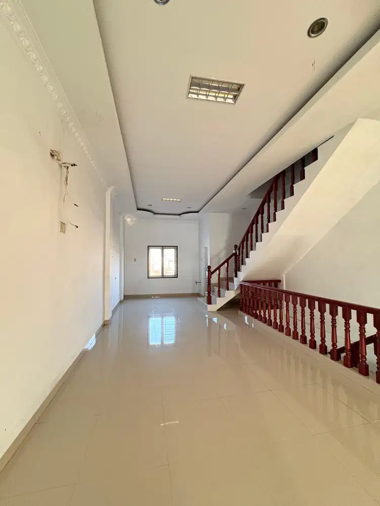 Ruko Gandeng Jalan Pahlawan