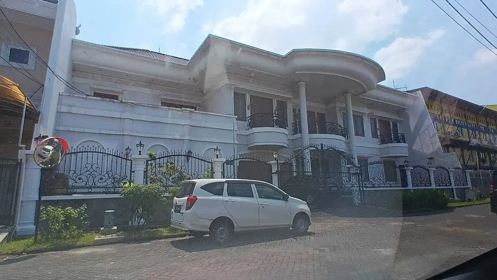 Dijual Rumah Taman Semanan Indah Jakarta Barat 609m2 ada Kolam Renang