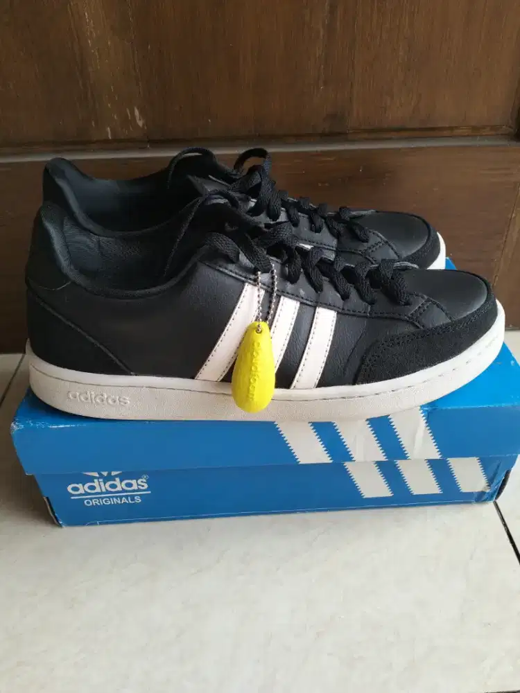 Sepatu Adidas Preloved