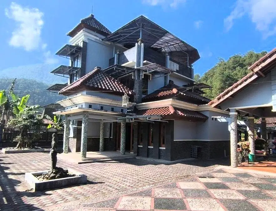 VILLA ETNIK halaman Luas Kawasan Wisata Tawangmangu Karanganyar