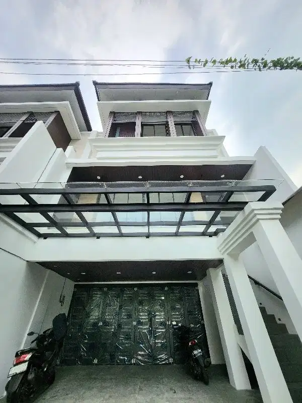 Dijual rumah baru design modern private pool di cilandak