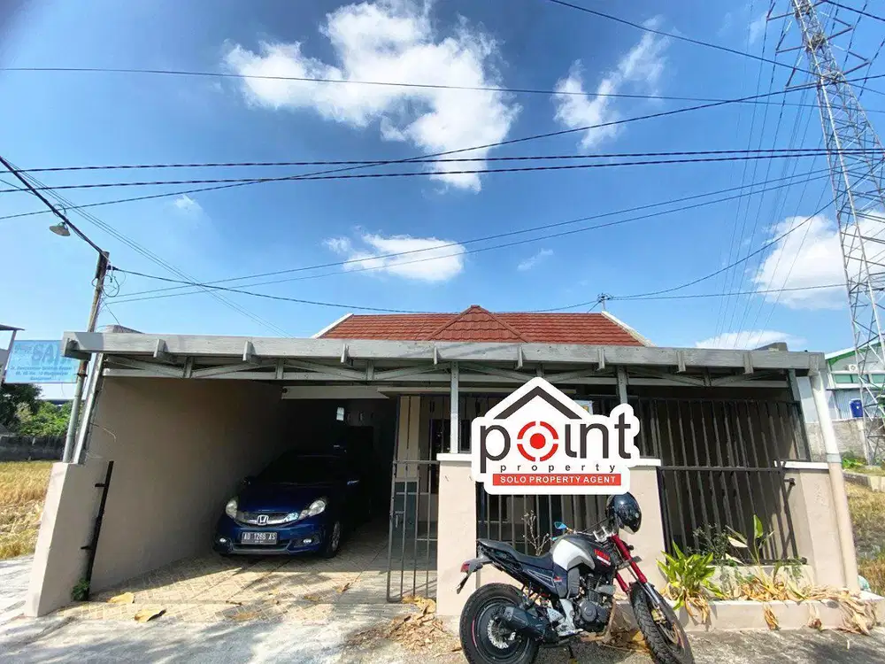 Rumah cantik di sumber Banyuanyar dekat jalan pleret