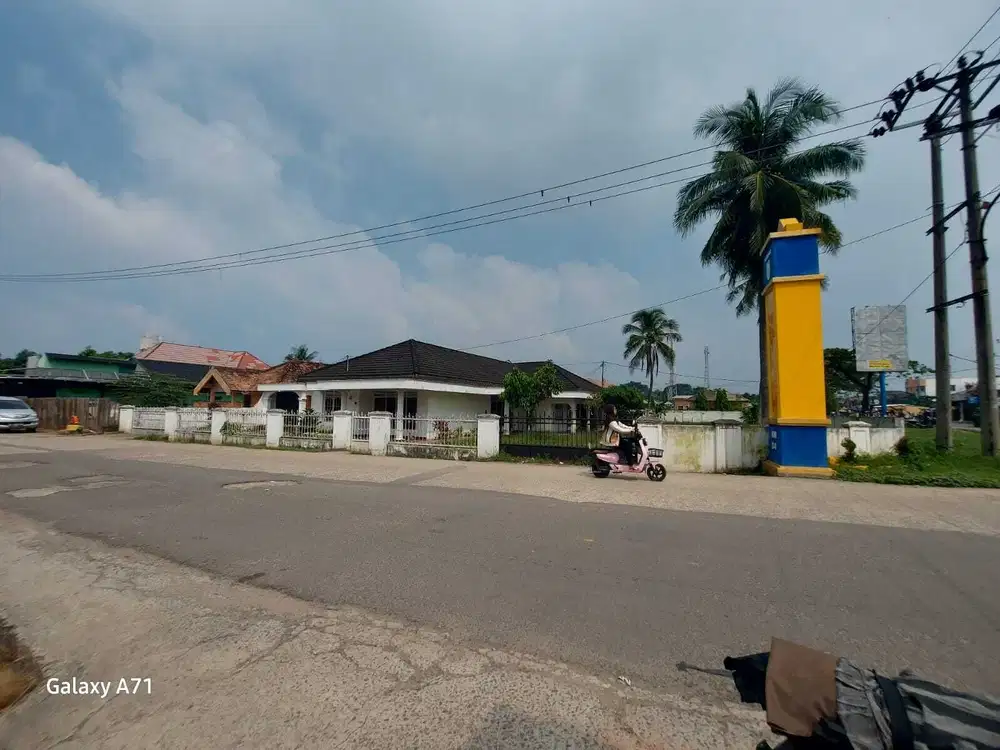 DIJUAL RUMAH HALAMAN LUAS SIMPANG INTIRUP MAYOR ZEN PUSRI PALEMBANG