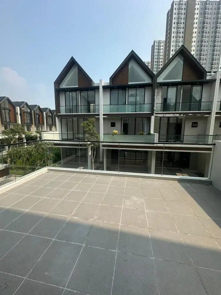 Disewakan rumah 3+1 BR, 3 lantai, di pantai indah kapuk (PIK2)