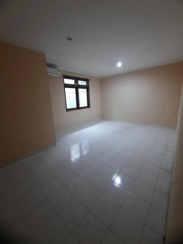 DISEWAKAN RUMAH DAAN MOGOT BARU 2 lantai SEMIFURNISHED KALIDERES