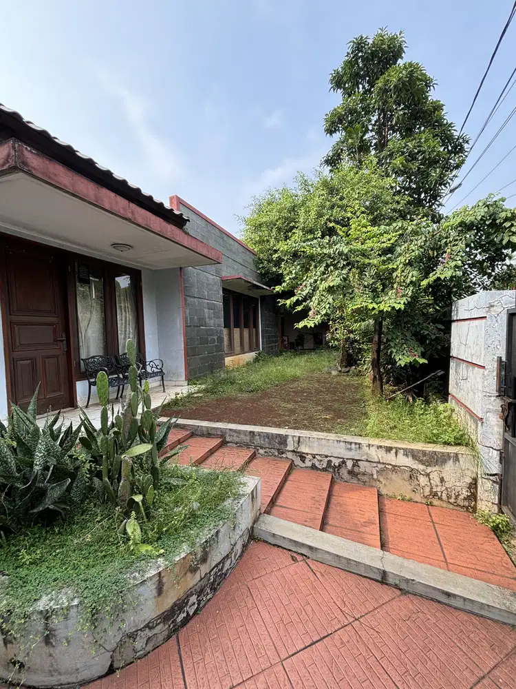 Dijual rumah tua 19 x 22 m2 di Pesangrahan Jl Kesehatan Shm butuh renv