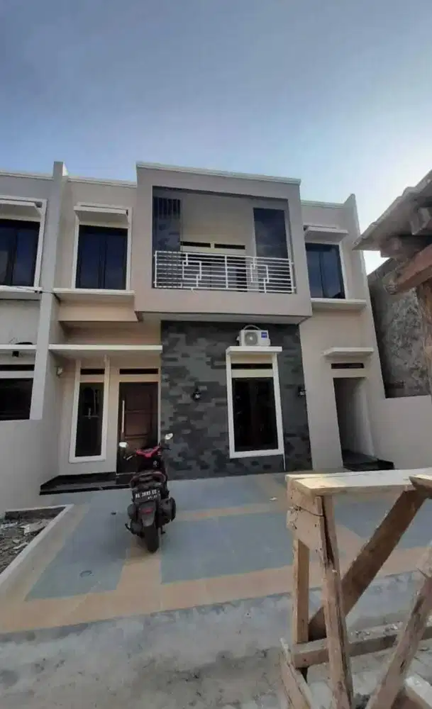 RUMAH MURAH DUA LANTAI SIAP HUNI LOKASI SRATEGIS
