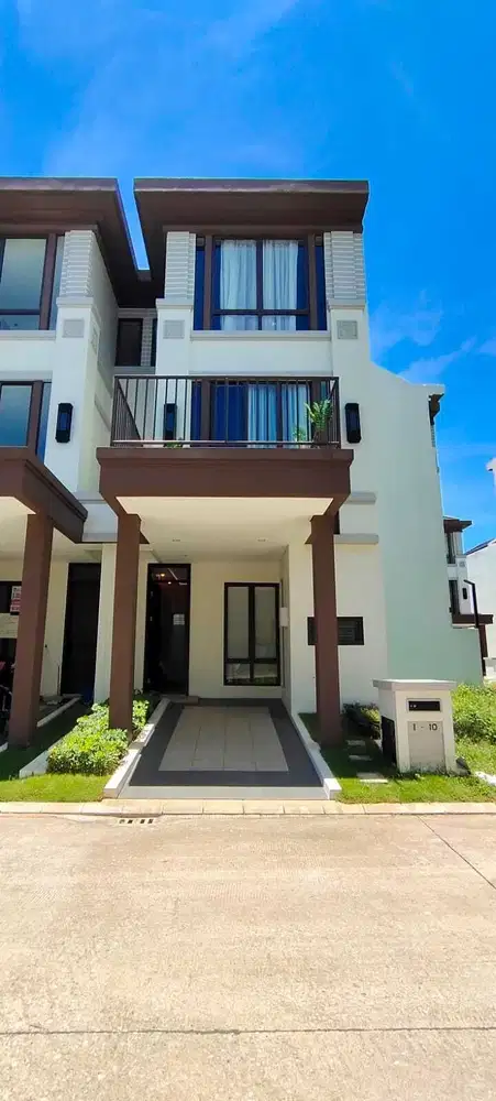 Rumah Bagus 3 Lantai Strategis Kota Tangerang