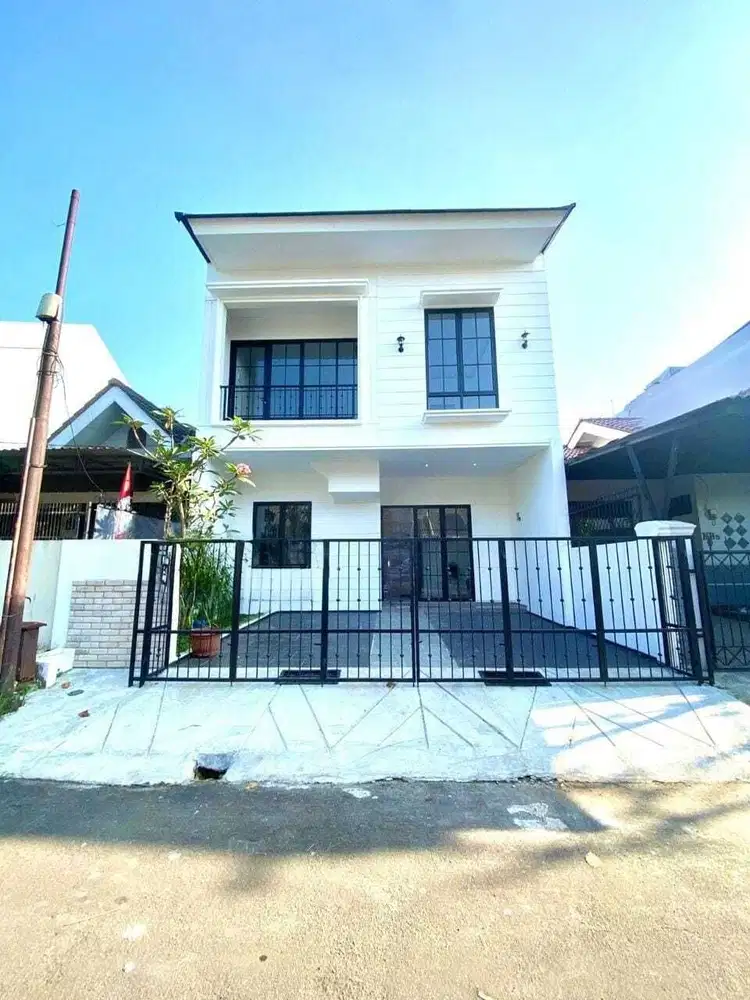 Rumah Dengan Model Fasad Klasik Modern di BSD