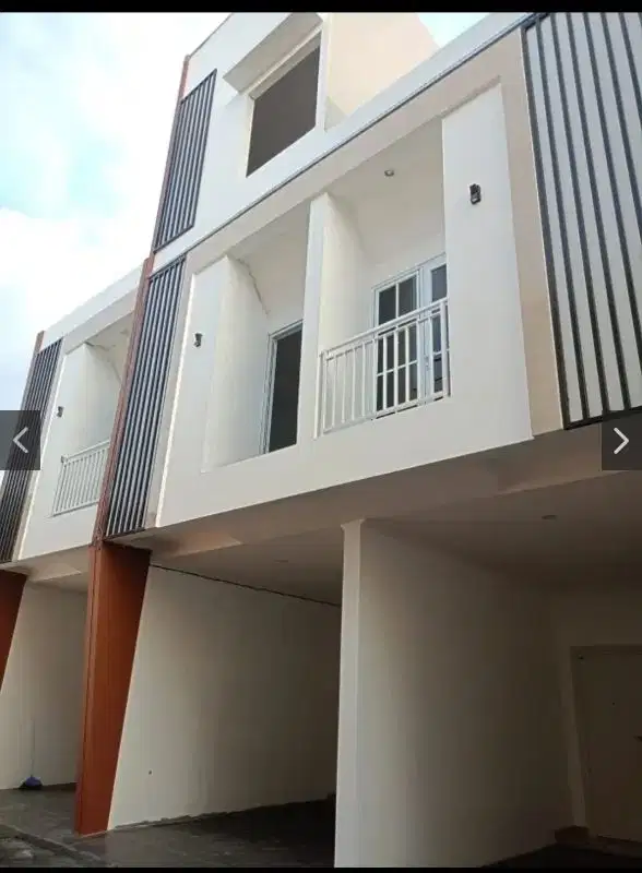 Rumah baru 3 lantai 5 menit ke mall grand pramuka jakarta pusat