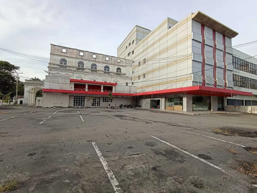 Gedung di Jl Perintis Kemerdekaan ( Ex Hotel LJ )