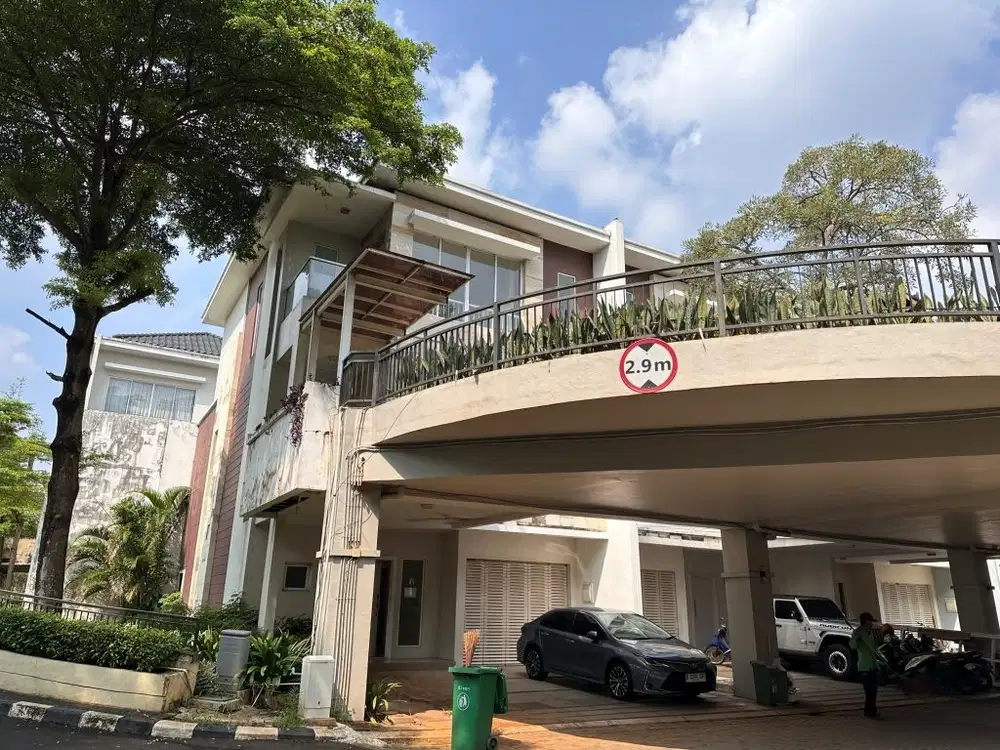 Rumah Qozy View Cantik di Hoek Komp River Valley Lebak Bulus