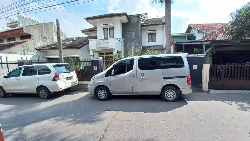 lok. super. strategis.  cck. untuk. klinik 24. jam. pasti untung. rumah. luas.  1000an.    hrg. mini.