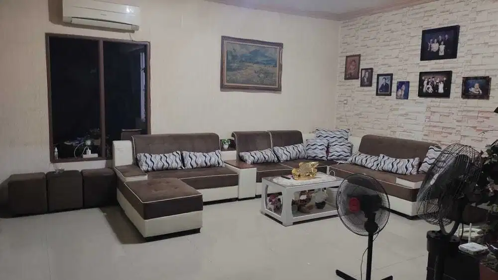 Dijual cepat BU murah rumah luas strategis di Kemayoran Jakarta Pusat