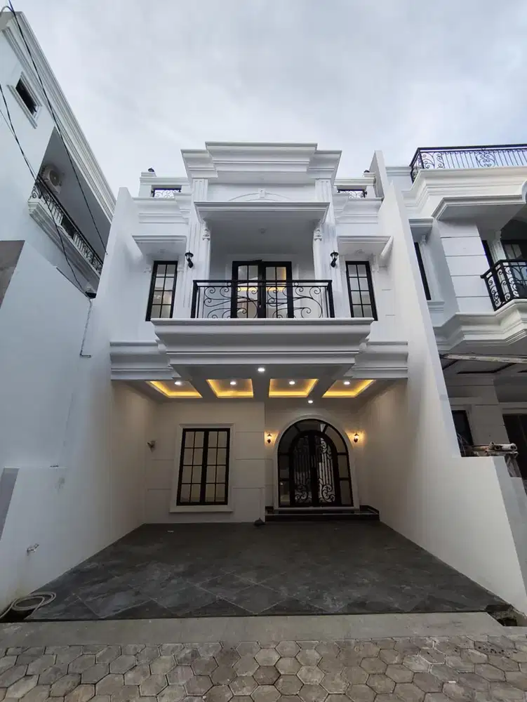 Rumah American Modern Clasic Dalam TownHouse Jagakarsa Jakarta Selata
