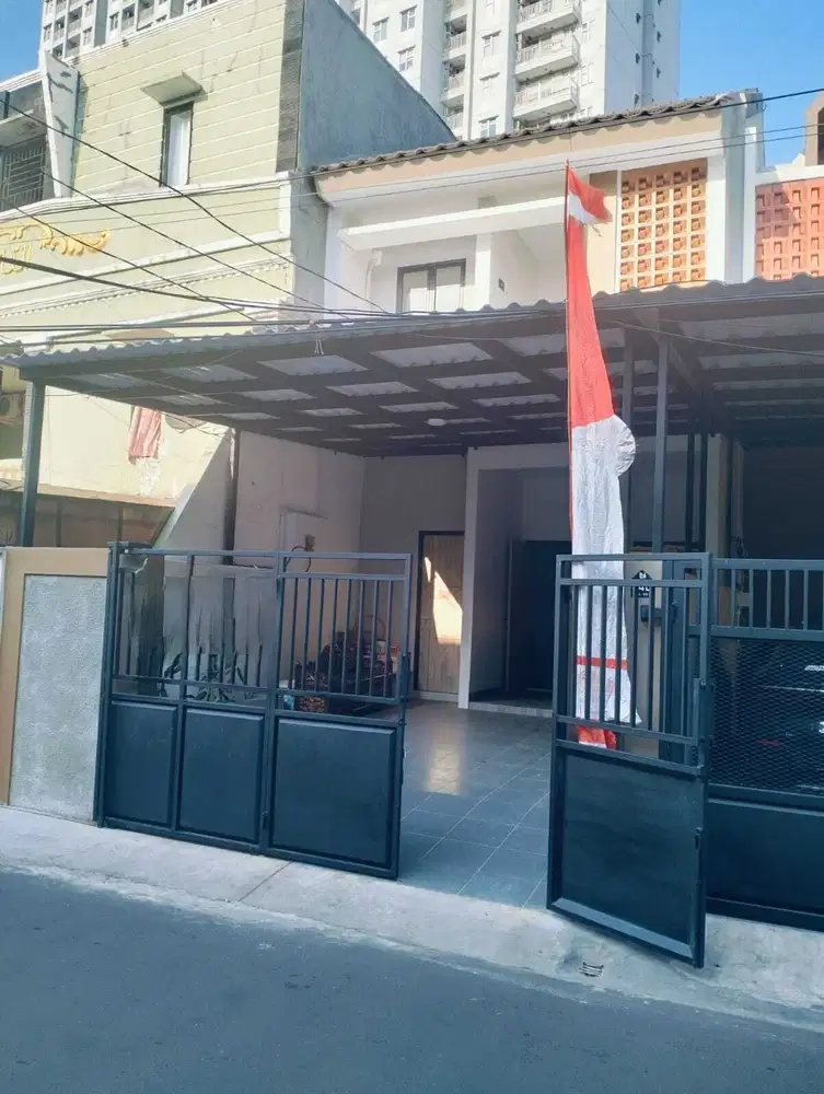 Rumah Baru Bagus 2 Lantai SHm Lokasi dekat Bidakara di Menteng Dalam