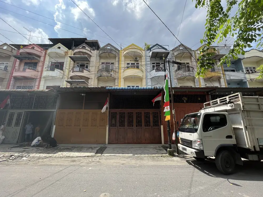 Ruko di Jalan Budi Kemenangan ( Yos Sudarso )