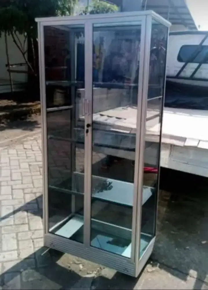 Lemari Serbaguna Aluminium 2 Pintu Frame Putih Kaca Riben + Roda