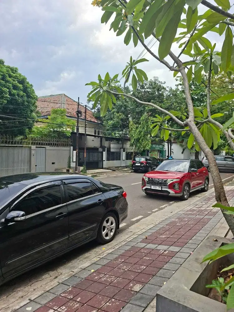 DIJUAL RUMAH MEWAH 2 LANTAI DI PINGGIR JALAN TONGKOL RAWAMANGUN!
