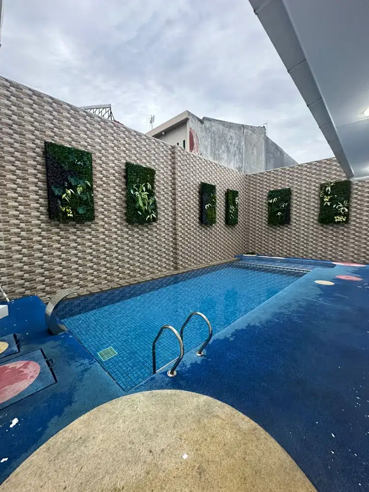 DIJUAL RUMAH MEWAH 2 LANTAI ADA KOLAM RENANG DI CLUSTER DEPAN KOTWIS!