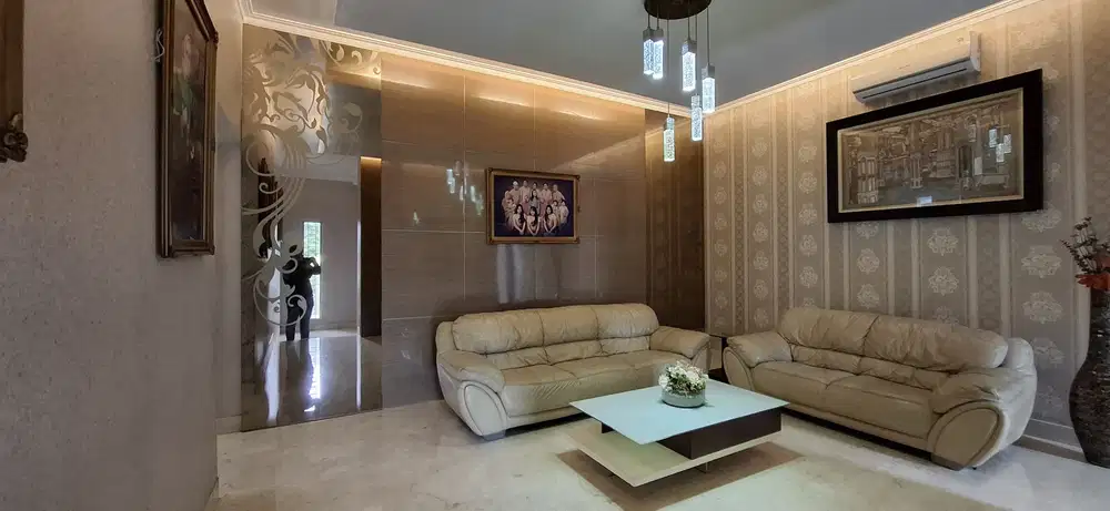 Dijual Rumah Mewah 2 Lantai Ada Kolam Renang Di Boulevard Kota Wisata!