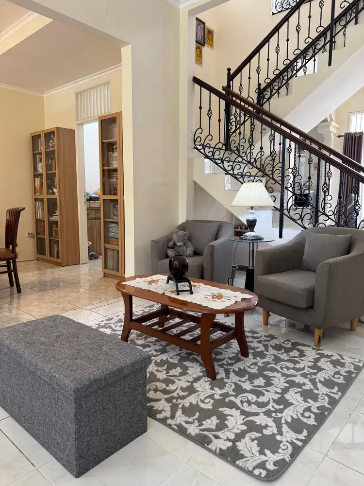 DIJUAL RUMAH MEWAH 2 LANTAI DEPAN TAMAN DI CLUSTER DEPAN KOTA WISATA!