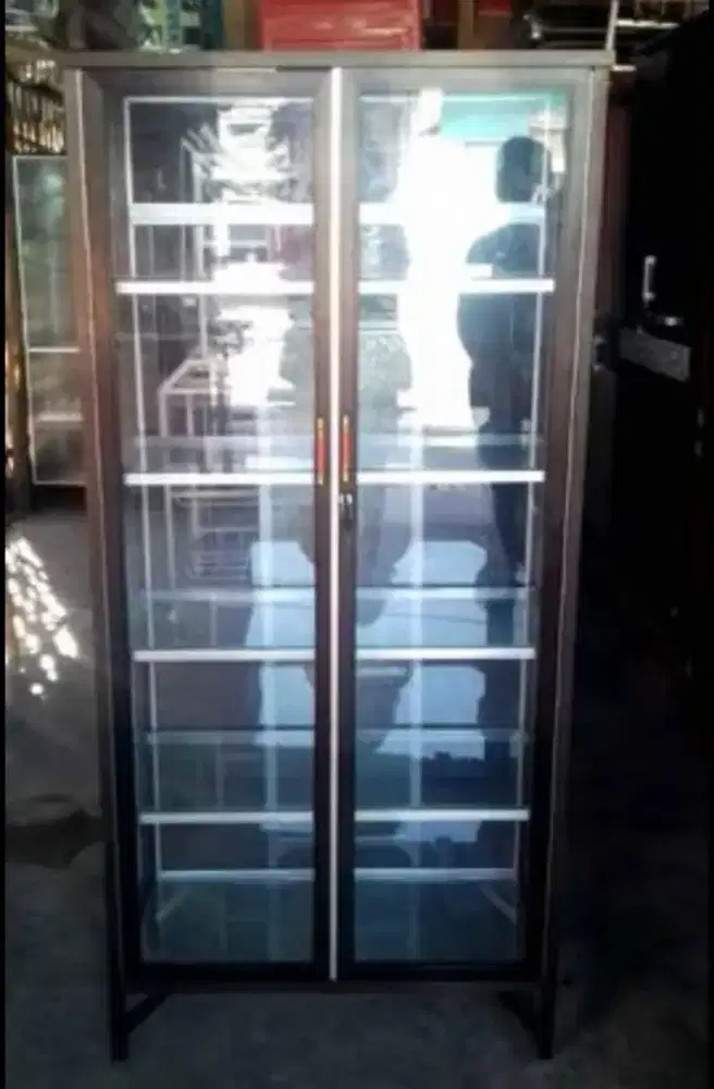 Lemari Serbaguna Aluminium 2 Pintu Frame Coklat Kaca Polos 75-160