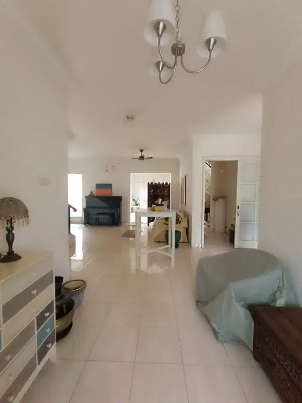 DIJUAL RUMAH MURAH 2 LANTAI DI CLUSTER TENGAH KOTA WISATA, DEKAT MAL!