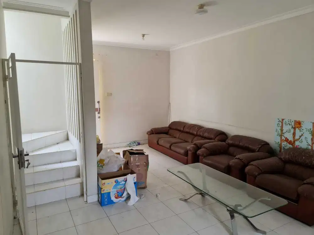 Rumah Minimalis Masih Ada Halaman di Kota Wisata Cibubur