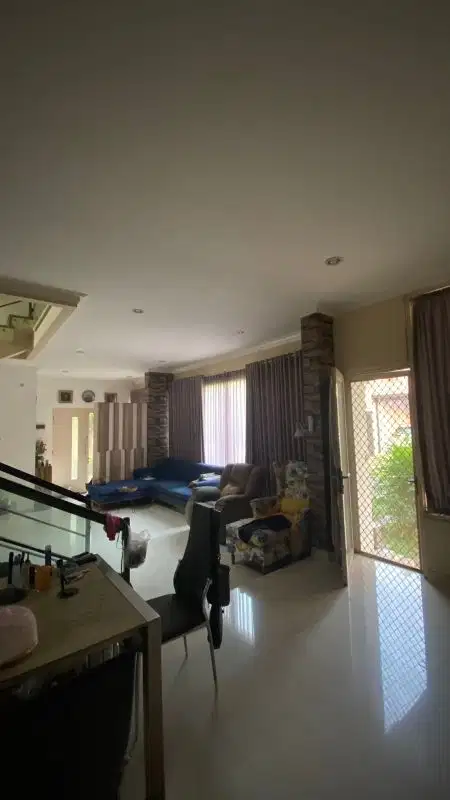 DIJUAL RUMAH HOEK DI CLUSTER BARU KOTA WISATA, TURUN HARGA!