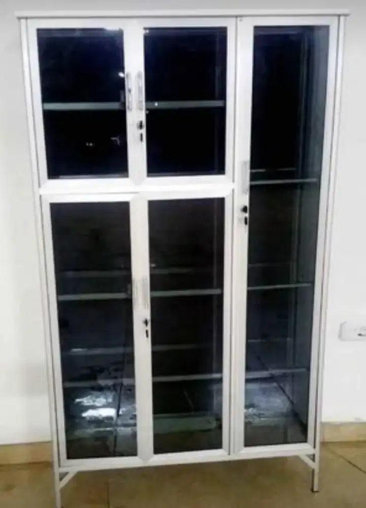 Lemari Serbaguna Aluminium 3 Pintu Frame Putih Kaca Riben