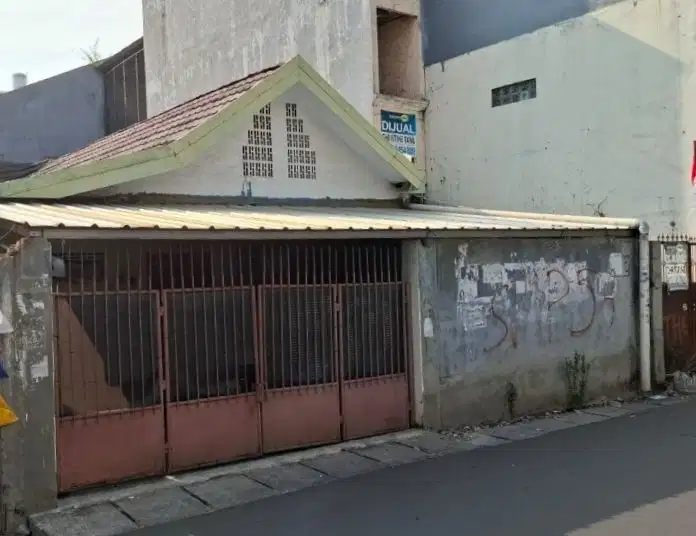 Dijual BU rumah tua hitung tanah saja