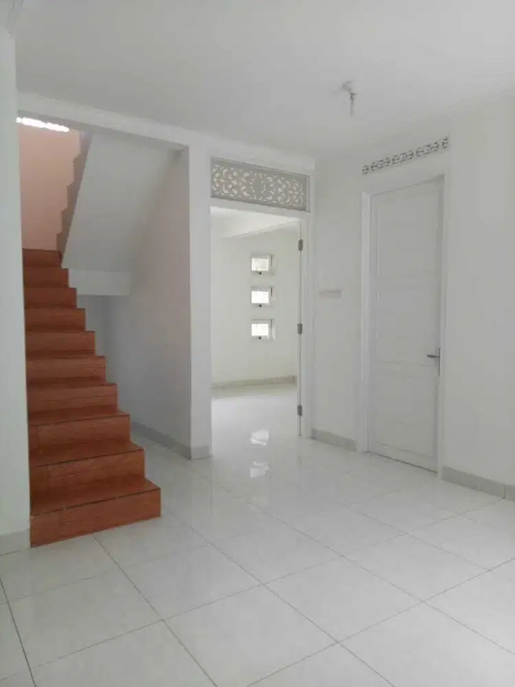 Dijual cepat Rumah 2 lantai bagus di Komplek Taman Kopo Melati