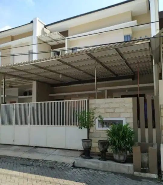 Dijual Rumah Minimalis 2 lantai kosongan Manyar Tirtoasri