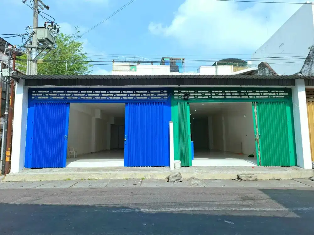 Disewakan Ruko 2 Jejer 1 lantai Loss Depan Jalan Raya Siap Huni