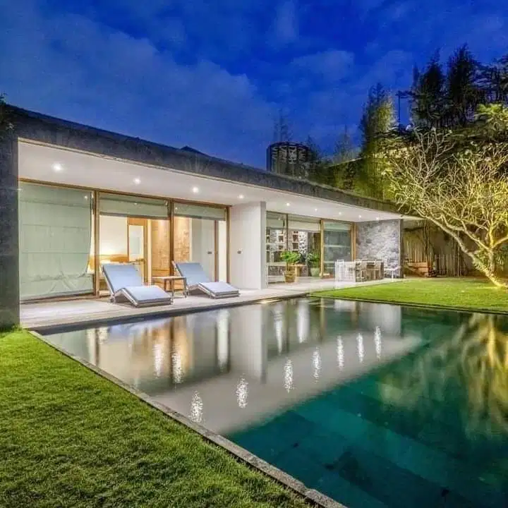 FOR RENT VILLA MODERN UMALAS AREA