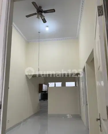 Rumah Bagus di Perumahan Taman Royal 2 Cipondoh Tangerang