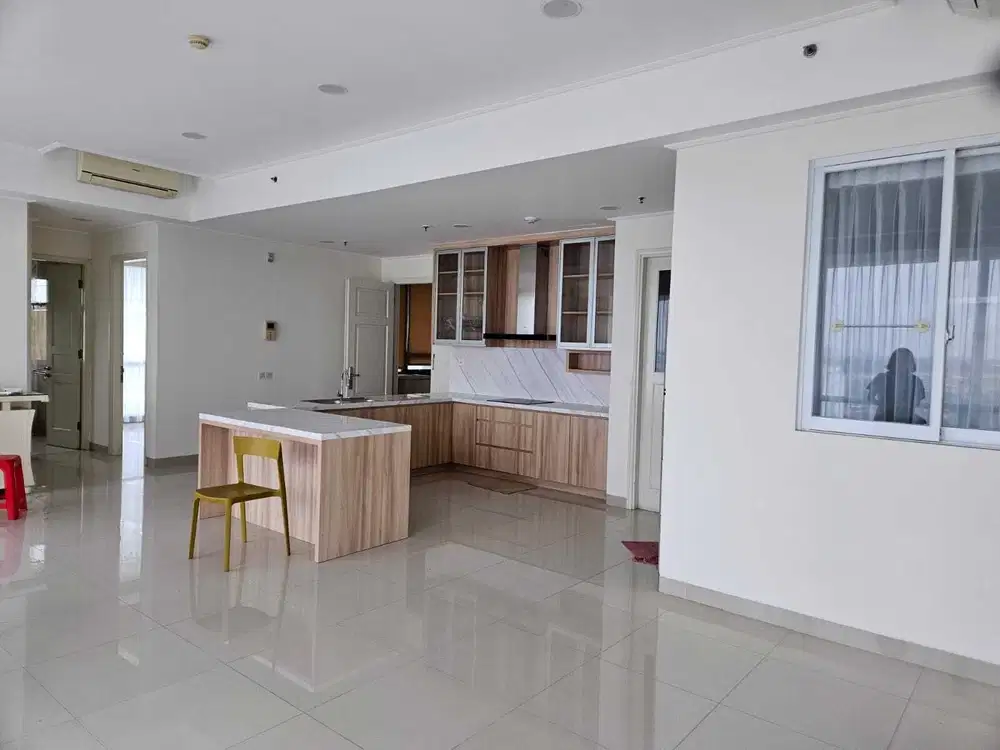 Dijual Cepat Apartemen St Moritz 3 BR Semi Furnish Private Lift