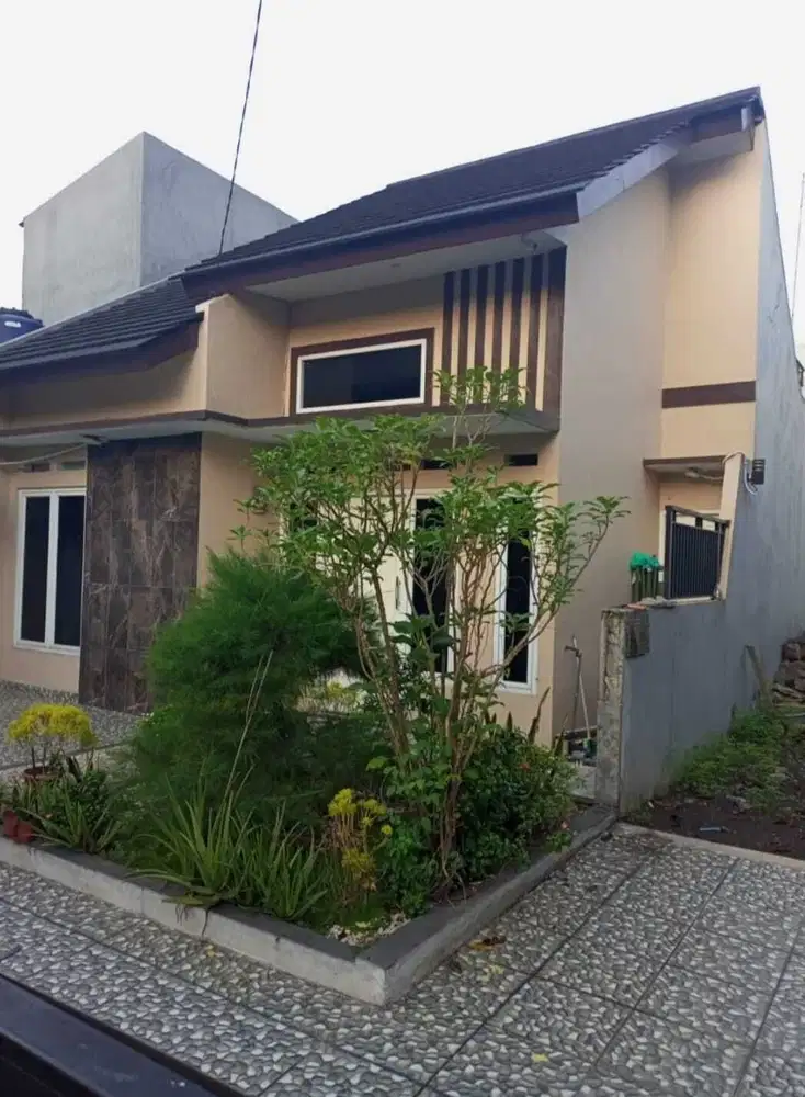 Rumah bagus siap huni tanah luas di bakti abri jatijajar Tapos depok