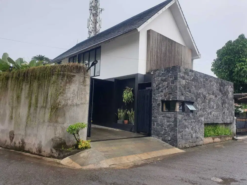 Dijual rumah 2 lantai di Pondok Aren