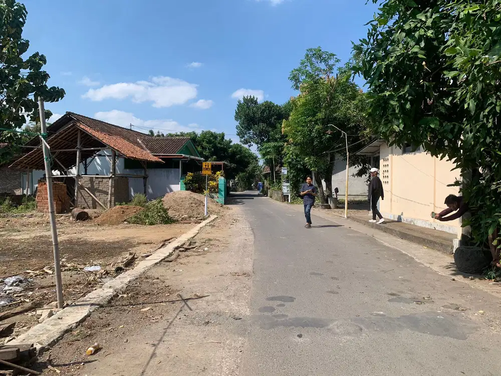 Tanah di Jejeran Bantul, Dekat Sate Pak Pong. Tepi Aspal, SHM P