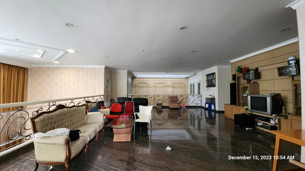 DISEWA RUMAH  DI PHINISI INDAH, HOEK, TAMAN LUAS, JARANG ADA