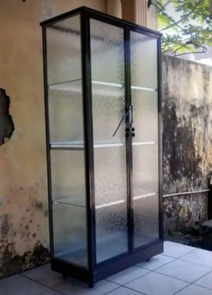 Lemari Serbaguna Aluminium 2 Pintu Frame Coklat Kaca Es + Roda