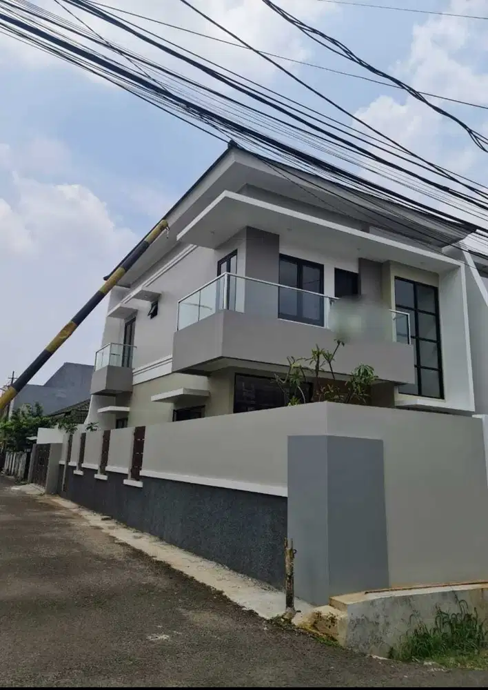 RUMAH BARU RENOVASI MEWAH DUA LANTAI DI JAKARTA