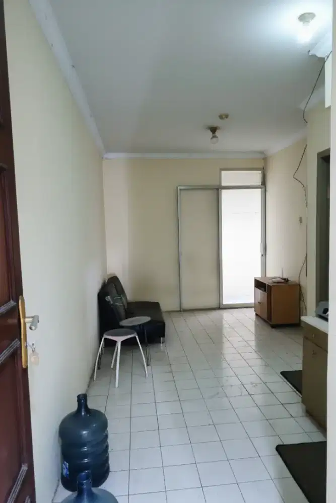 Apt 1 BR Semi-Furnished Permata Eksekutif Lantai Tinggi ada Balkon